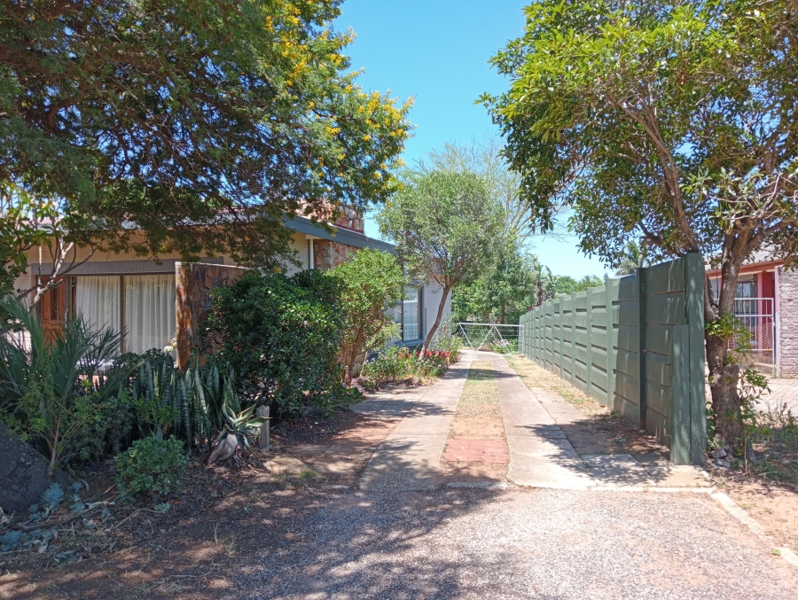 4 Bedroom Property for Sale in Bothasrus Eastern Cape